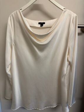Ann Taylor Cream Satin Blouse, S - M, Long Sleeves, Stunning on.
